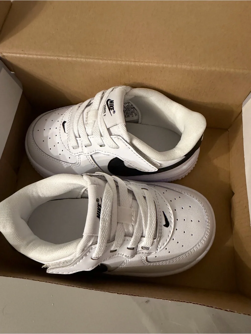 NEW Nike Air Force 1 Ones Velcro White and Black Low-Top Sneakers